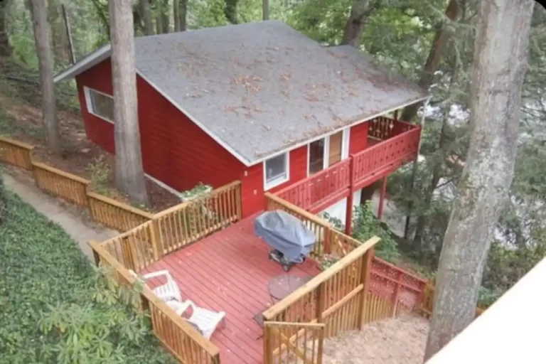 Treehouse cabin in Asheville Cozy Asheville Treehouse