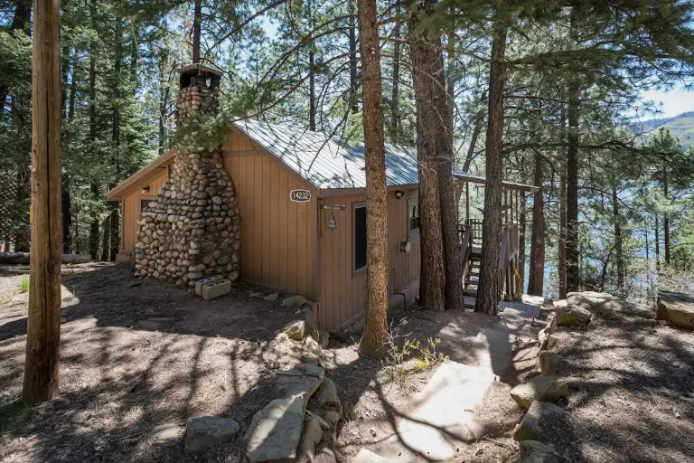 Treehouse cabin in Colorado Tree House Cabin