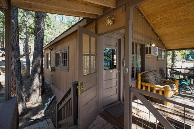 Treehouse cabin in Colorado Tree House Cabin3