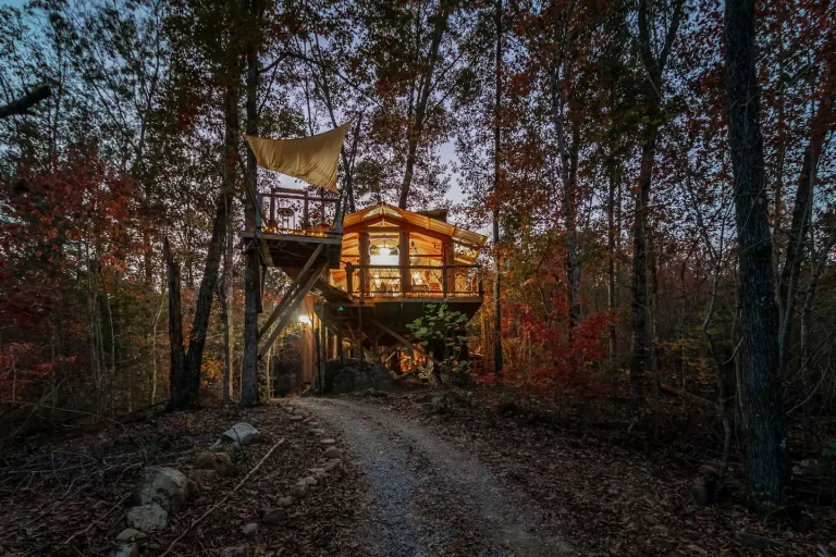 Treehouse cabin in Georgia Whippoorwill Retreat Treehouse1