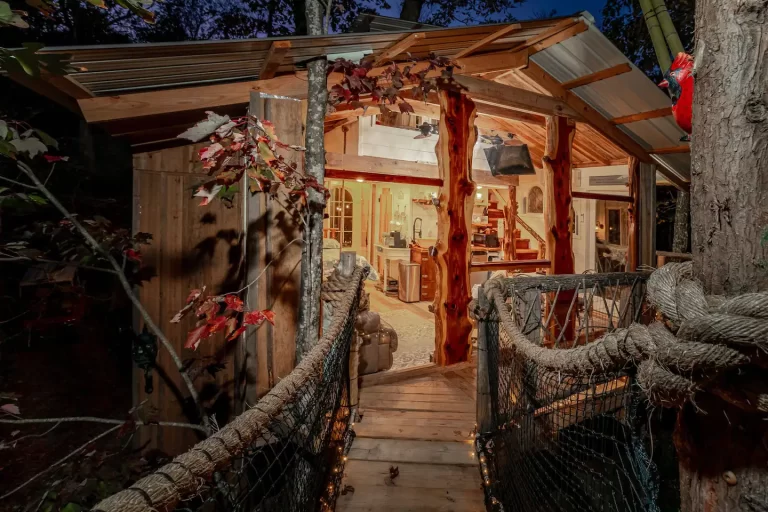 Treehouse cabin in Georgia Whippoorwill Retreat Treehouse2