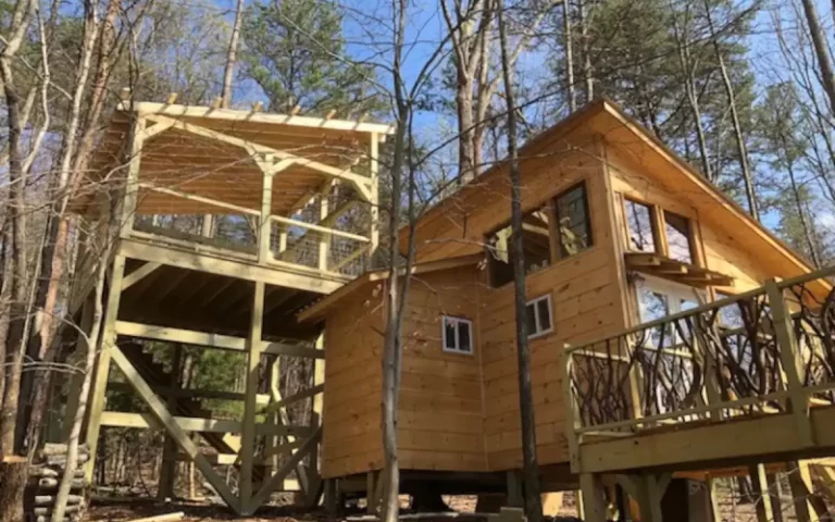 Treehouse cabin in Georgia6 Ponds Farm Treehouse