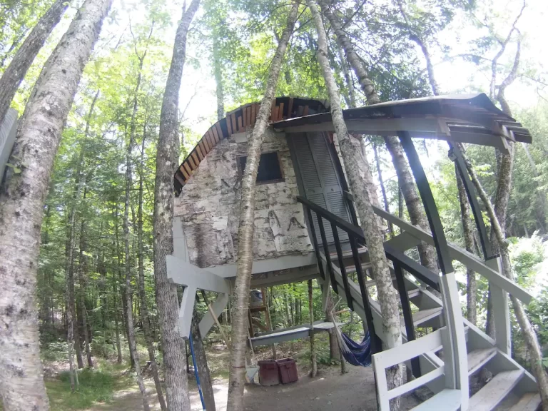 Treehouse cabin in New England Riverside Tiny