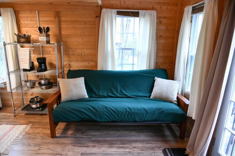 Treehouse cabin in New England The Spruce Suite2