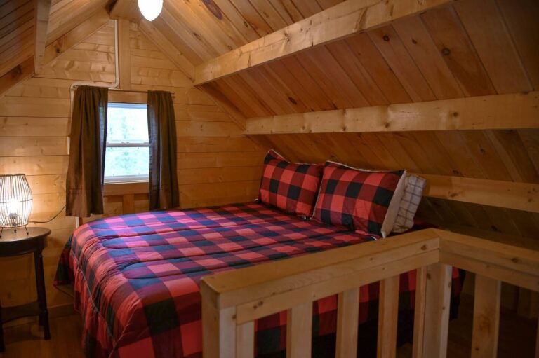Treehouse cabin in New England The Spruce Suite3