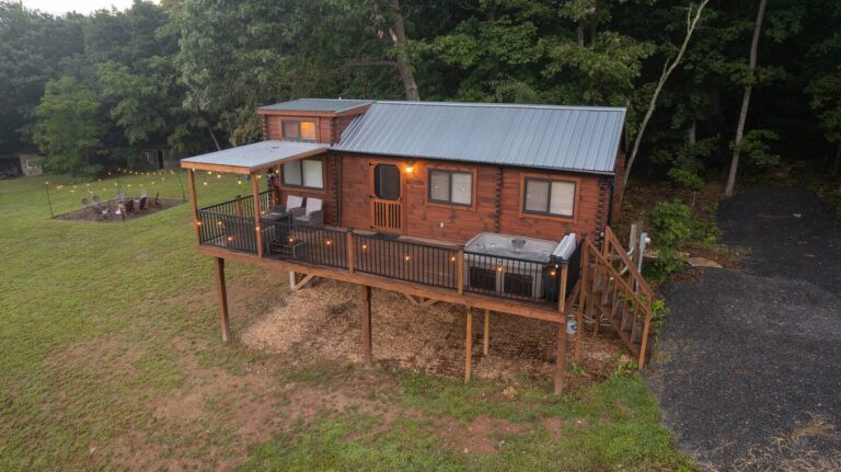 Treehouse cabin in Pennsylvania Cabin1