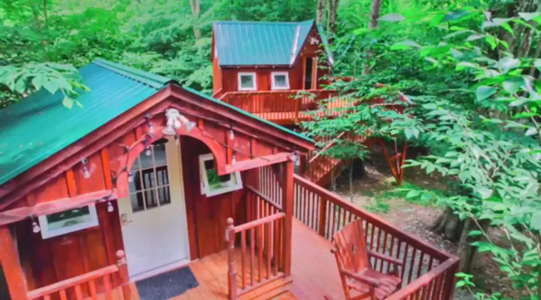 Treehouse cabin in Pennsylvania Emperor Cabin