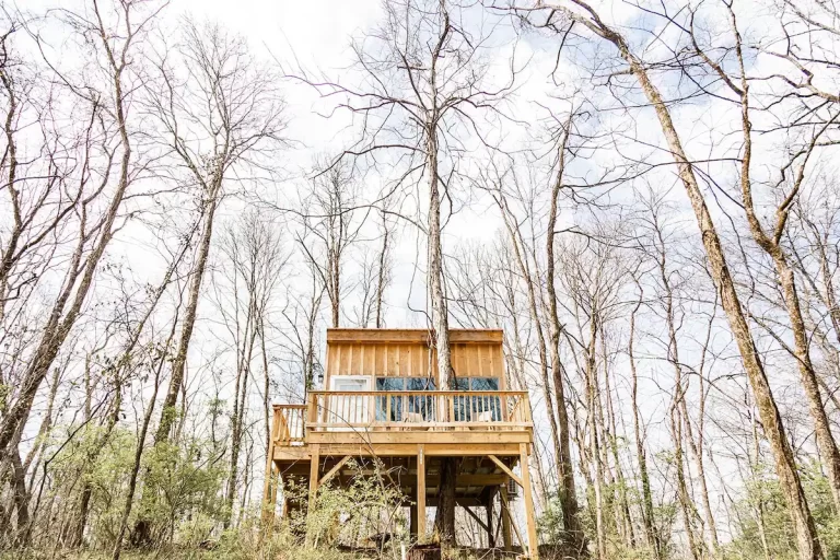 Treehouse cabin in Tennessee Whimsical Woodsy Treehouse