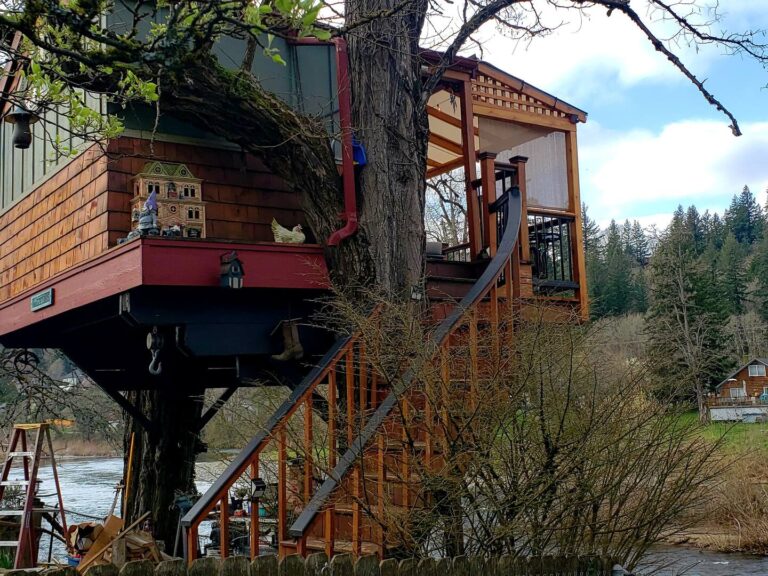 Treehouse cabin in Washington Washougal Riverside Treehouse2