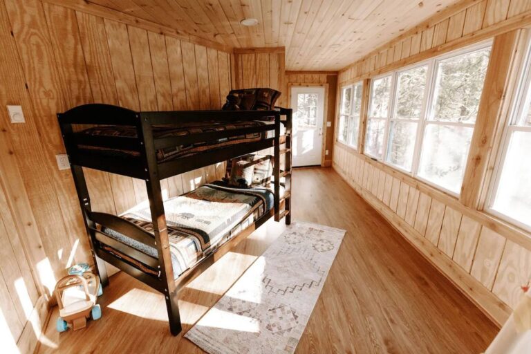 Treehouse cabin in gatlinburg Black Fox Inn2
