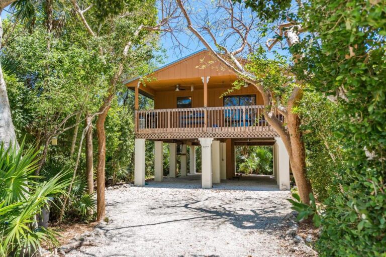 Treehouse cbain in Florida The Florida Keys