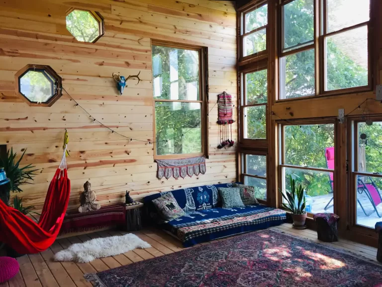 Treehouse in Missouri Off grid treehouse
