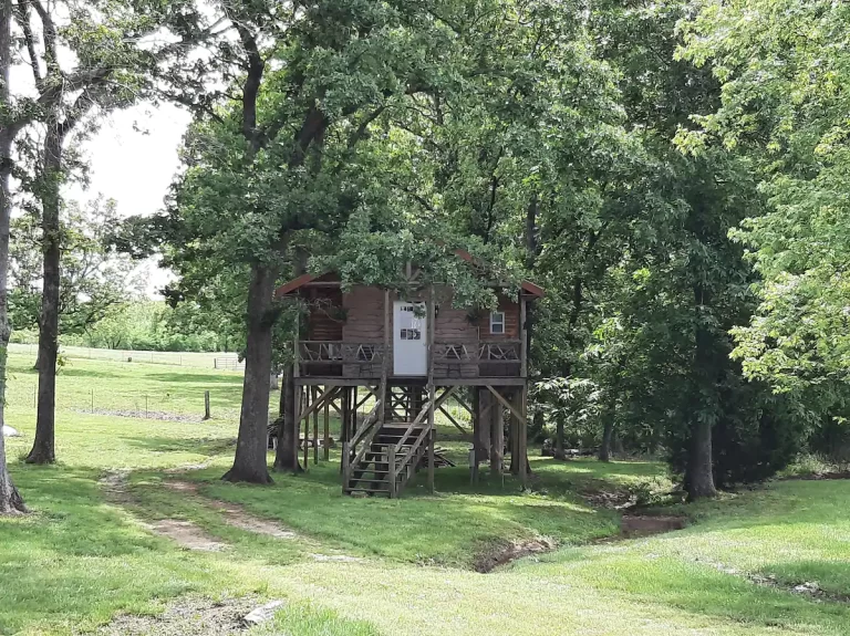 Treehouse in Missouri Rustic Elegance Treehouse