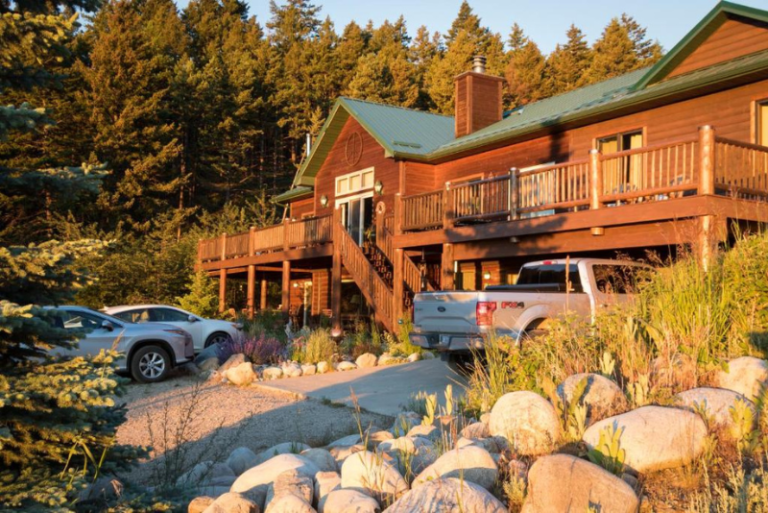 Two Bears Inn Bed & Breakfast - Front View