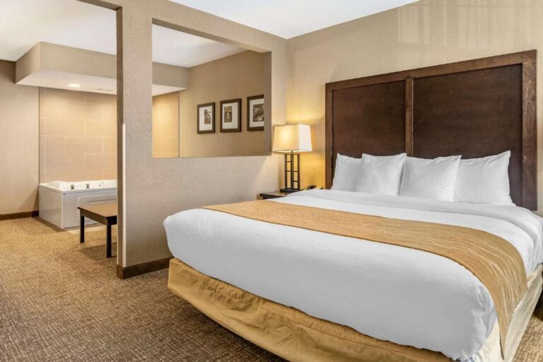 comfort inn & suites king suite with spa bath 3