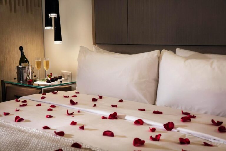 florida romantic getaways at H2O Suites
