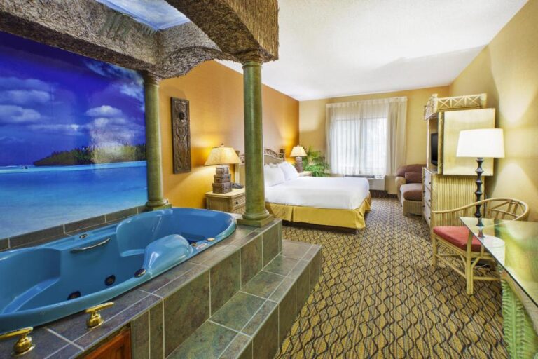 michigan romantic getaways at Holiday Inn Express Hotel & Suites