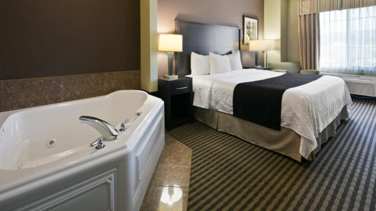 romantic getaways in vancouver at Best Western Plus Port of Camas