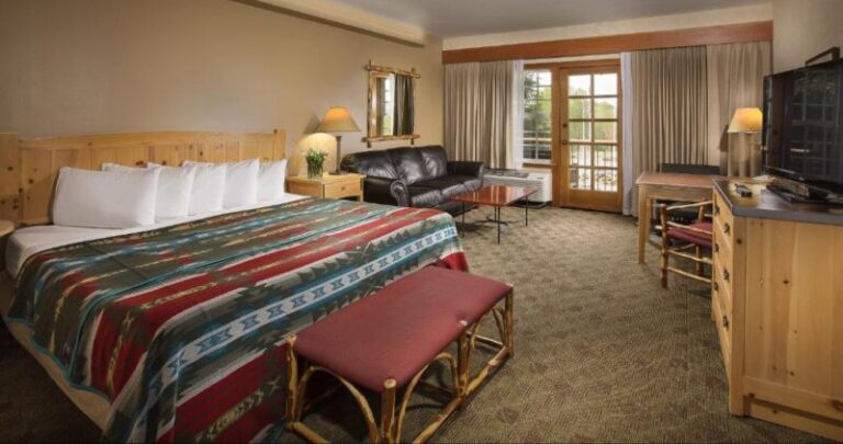 romantic getaways in vancouver at Heathman Lodge