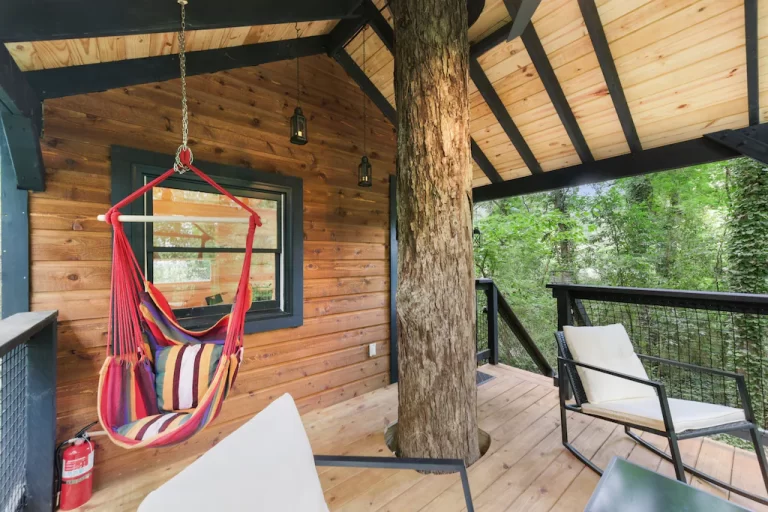 treehouse cabin in atlanta Oasis Treehouse Atlanta3
