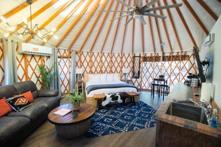 utah theme hotel-escalante-yurts