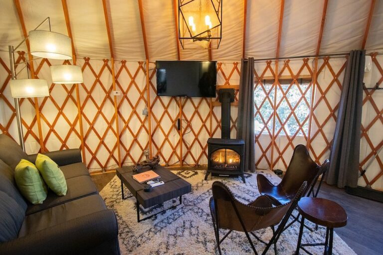 utah theme hotels-escalante-yurts