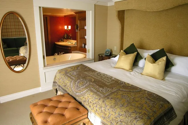vancouver romantic getaways at Wedgewood Hotel & Spa