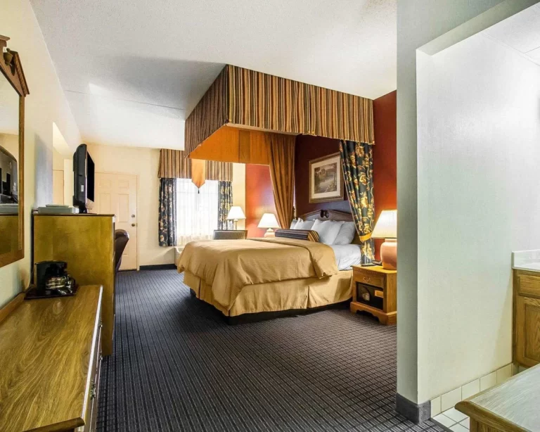 2 Clarion Inn Branson with indoor pool in branson