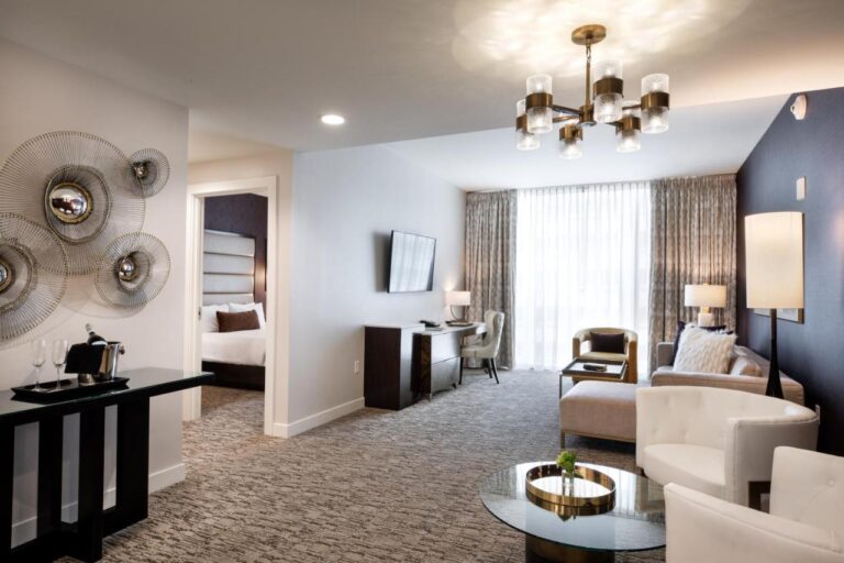 Ambassador Hotel Kansas City romantic suite