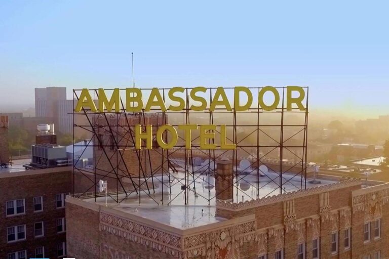Ambassador Hotel Milwaukee 3