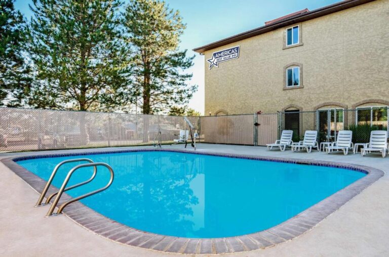Anericas Best Value Inn Sparks - Pool View