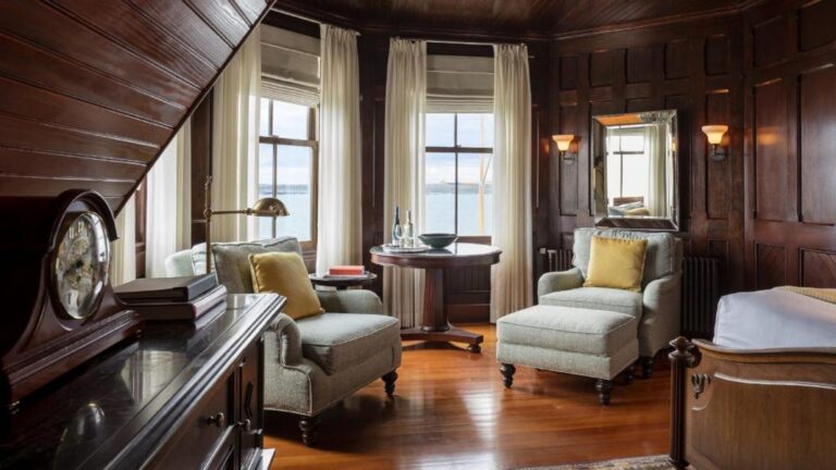 Anniversary Hotels in USA. Castle Hall Inn. 1