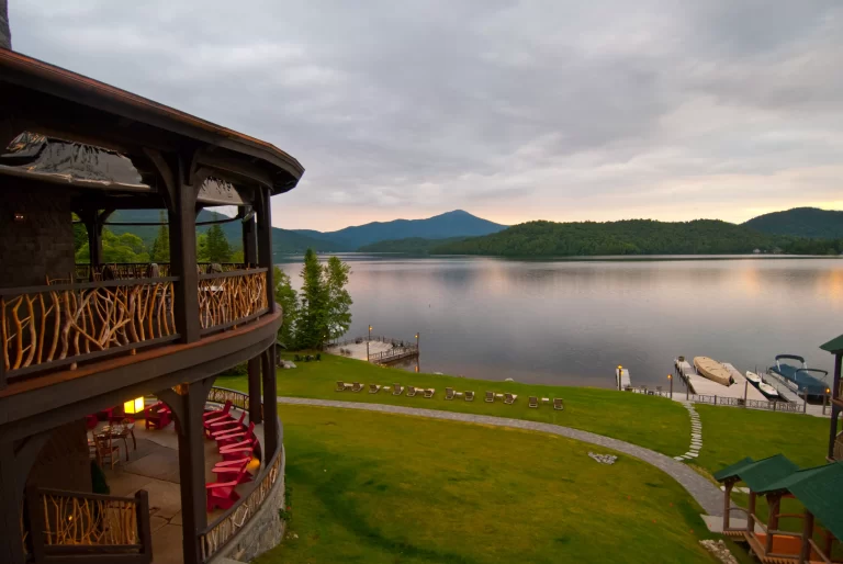 Anniversary Hotels in USA. Lake Placid Lodge 4