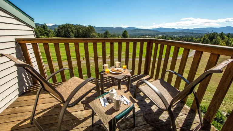 Anniversary Hotels in USA. Lake Placid Lodge 6