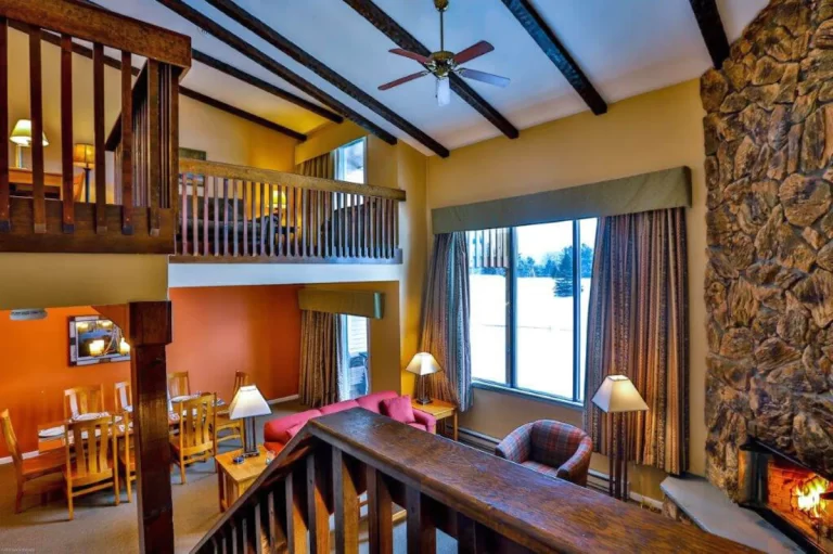 Anniversary Hotels in USA. Lake Placid Lodge 7