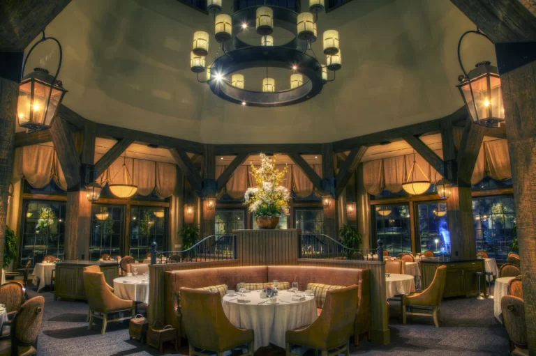 Anniversary Hotels in USA. Salamander Resort 1