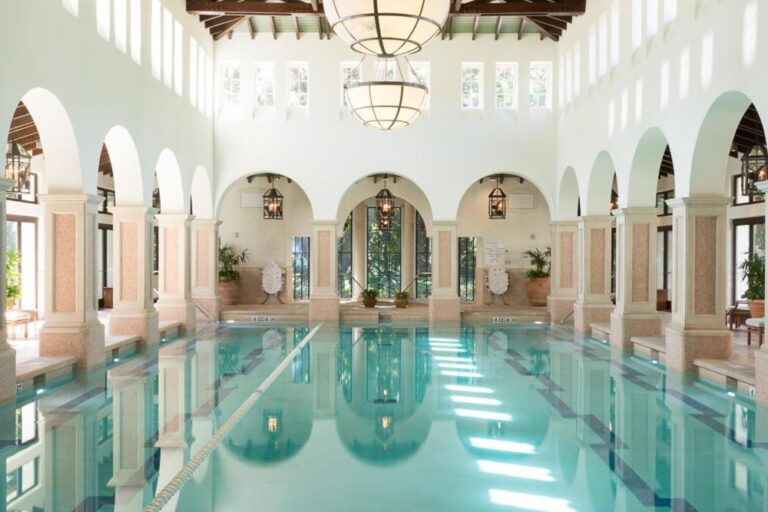Anniversary Hotels in USA. The Cloister. 1