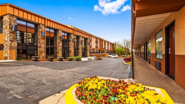 Best Western Center Pointe Inn with indoor pool in branson 4