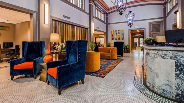 Best Western Premier Historic Travelers Hotel Alamo Riverwalk with indoor pool in san antonio 4