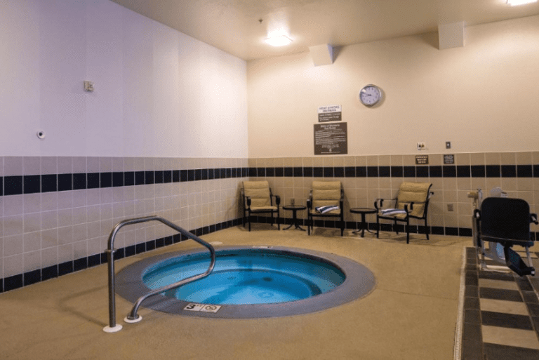 Best Western Premier - Hot Tub Area
