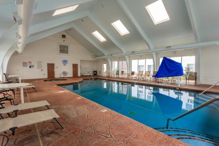 Branson Towers Hotel with indoor pool in branson 2