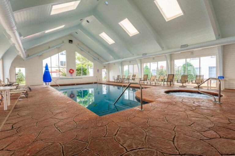 Branson Towers Hotel with indoor pool in branson 4