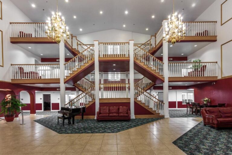 Branson Towers Hotel with indoor pool in branson