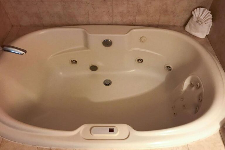 Clarion Hotel - King Room with Whirlpool Tub