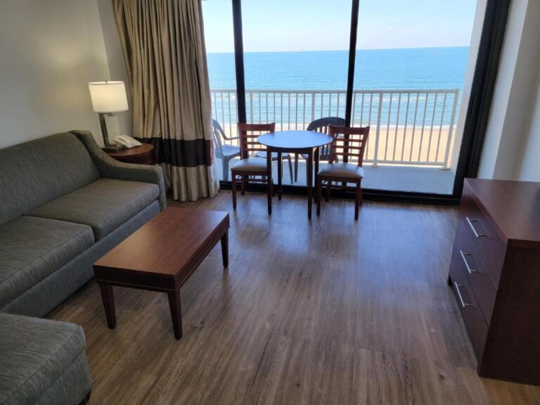 Coastal Hotel & Suites Virginia Beach5
