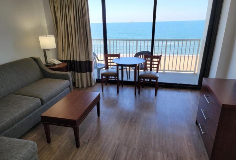 Coastal Hotel & Suites Virginia Beach5