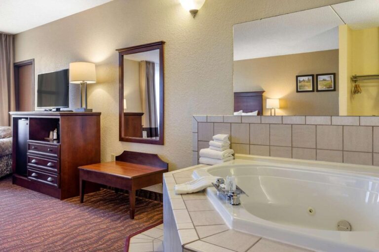 Comfort Inn & Suites Branson Meadows with indoor pool in branson 45