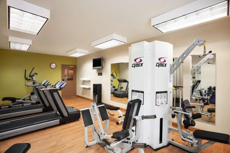 Country Inn & Suites - Fitness Center