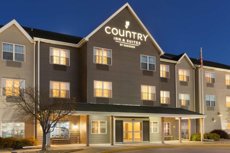Country Inn & Suites - Front View
