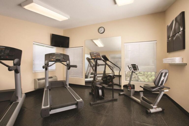 Country Inn & Suites by Radisson Atlanta Airport North GA with indoor pool in atlanta 5